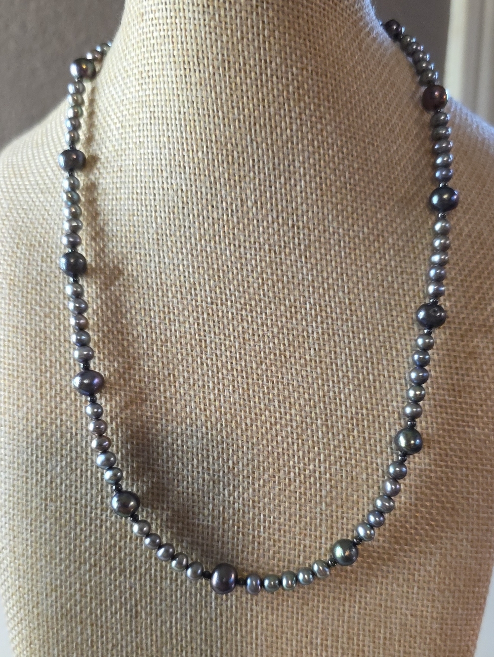 Vintage Sterling Silver & Gray Peacock Pearl Graduated Strand Necklace - 18"